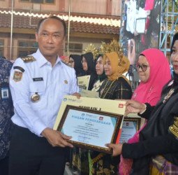 Pembinaan Pembelajaran Dengan Strategi 'PERMISI' Berbantuan 'JUDISTO-MASSIKOLA' di SMPN 14 Palopo
